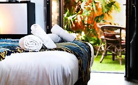 Lou Pitchoun Luxe Et Serenite Au Coeur De Saint-Tropez Suite Familiale Avec Chambre Separee Avec Jardin Enchanteur Pour 4 Adultes Et 1 Enfant